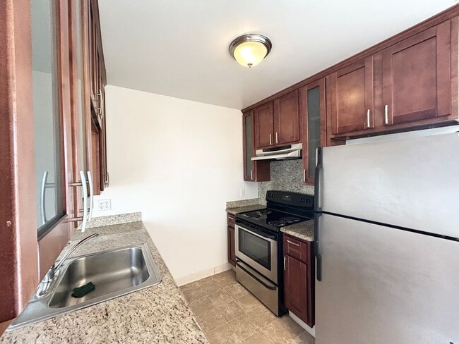 Interior Photo - 1624 Milvia Street
