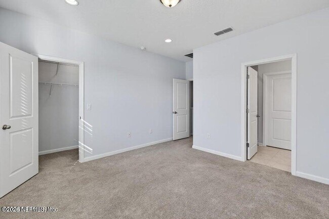 Building Photo - 260 Brandon Lks Dr