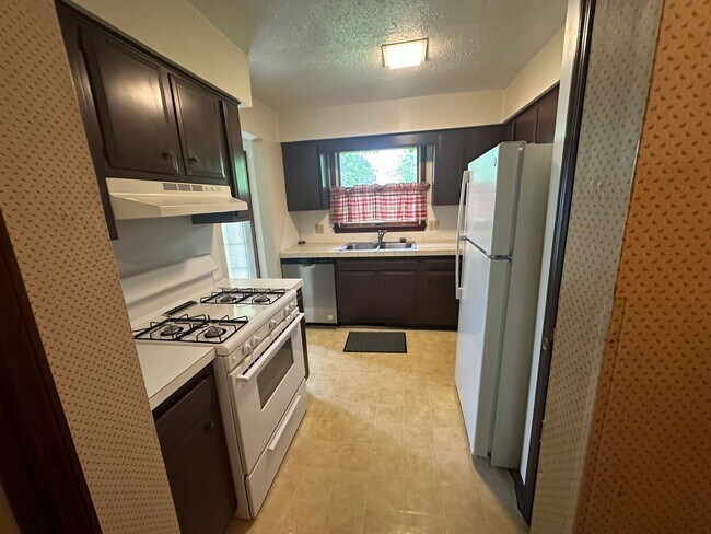 Building Photo - 2BD Duplex Jackson Township - Canton