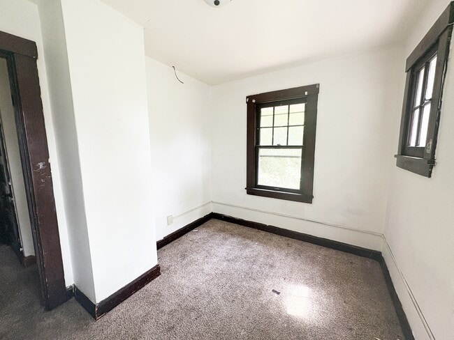 Building Photo - 800 N 6th St