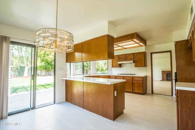 Building Photo - 5627 Middle Crest Dr