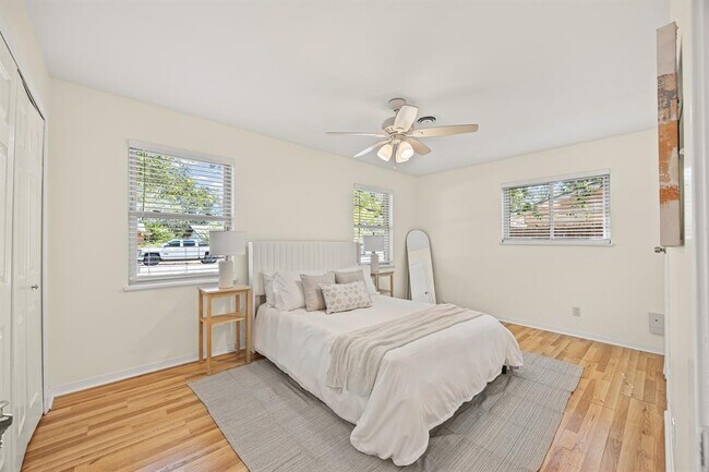 Building Photo - 3205 Whites Dr