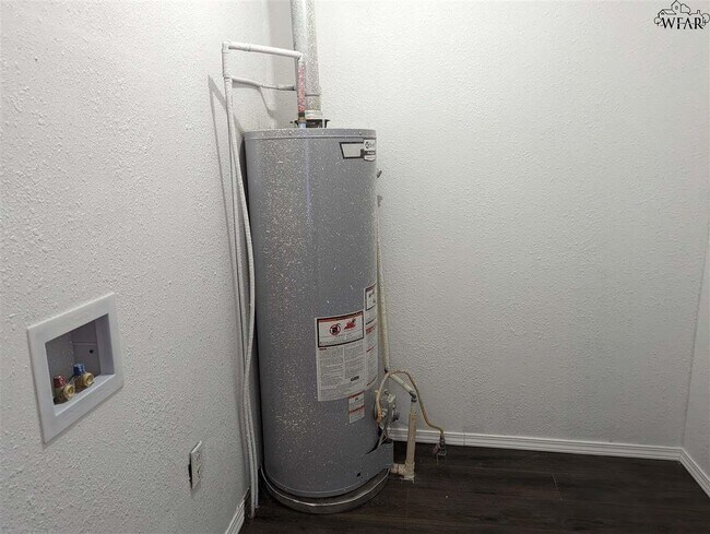 Building Photo - 1805 Tilden St