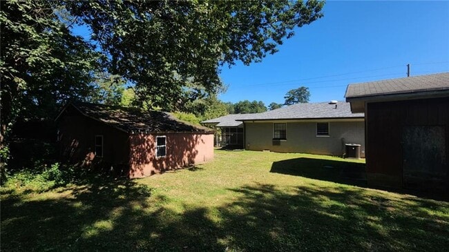 Building Photo - 349 Johnson Ferry Rd