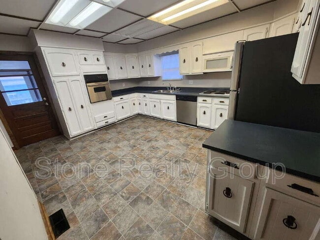 Building Photo - 1401 S 25th St