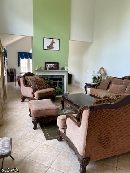 Building Photo - 29 Phillip Dr