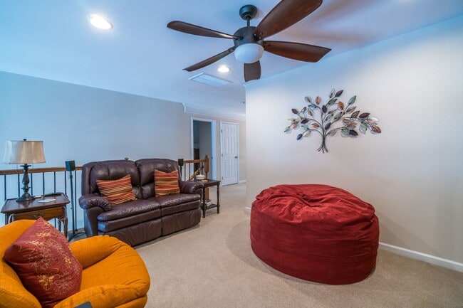 Building Photo - Luxury Golf Course Town Home with Master S...