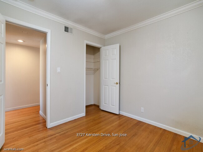 Building Photo - 3727 Kersten Dr