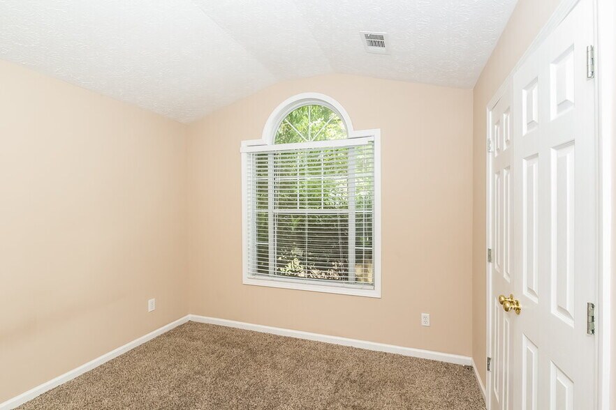 Building Photo - 1840 Courtyard Ln