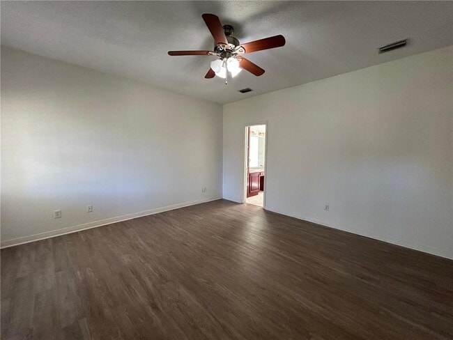 Building Photo - 5463 Henning Dr W