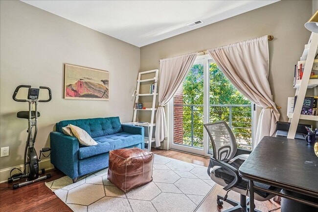 Building Photo - Great Luxury 3 Bedroom 2 Bath on H st NE! Offering half month free rent with a 12 month lease