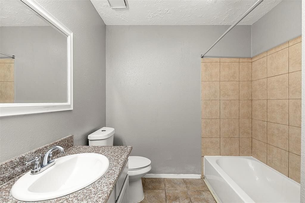 Bathroom - 5406 Rivergate Dr