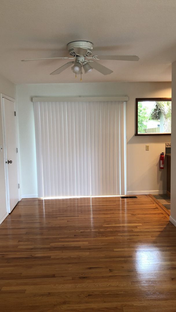 Building Photo - Beautiful Single Level 3/2 Charming NW Corvallis Home