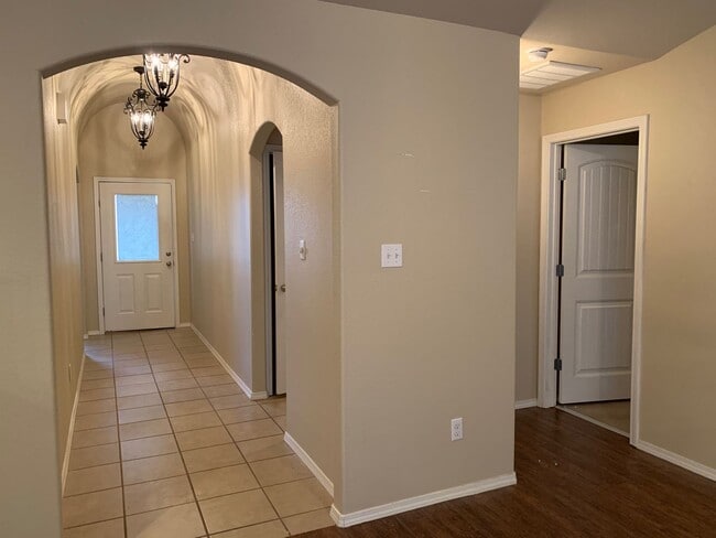 Building Photo - Beautiful Brick 3 Bed 2 Bath for Rent in F...