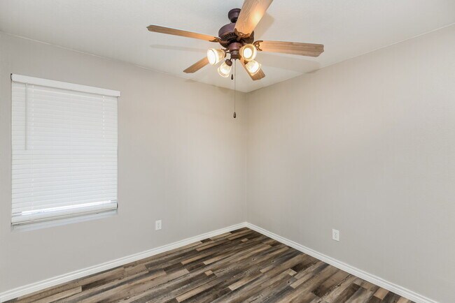 Building Photo - 7116 Cattle Dr