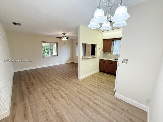 Building Photo - 216 SW 10th St