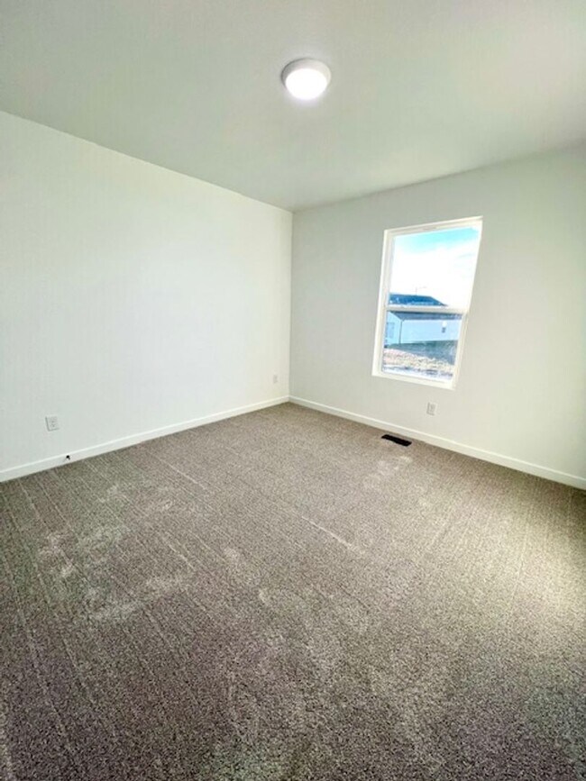 Building Photo - 478 Lennox; Willard - NEW Home - HOA - Community Pool - 4Bed 2Bath 3Car Garage