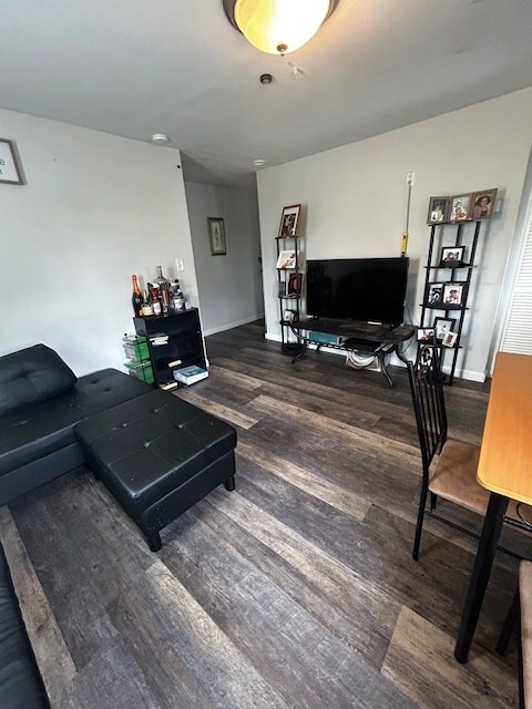 Building Photo - 329 Plainfield St