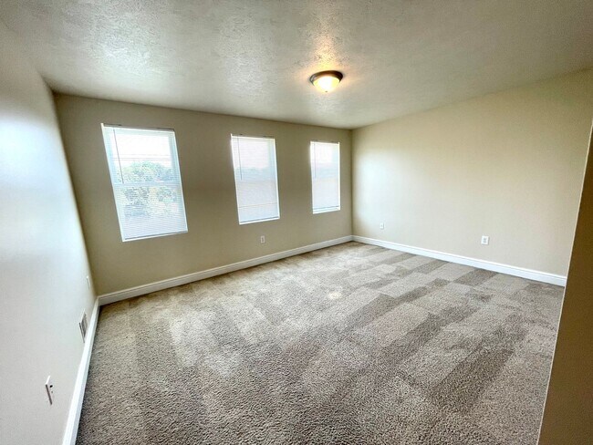 Building Photo - Modern 3-Bedroom 3-Bath  Home for Rent in Mt Washington, Pittsburgh, PA