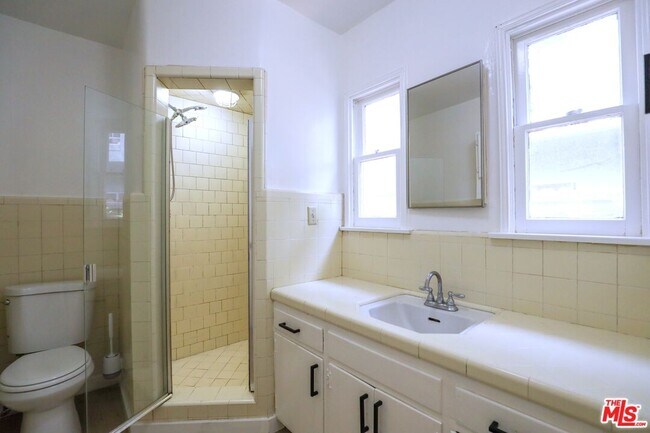 Building Photo - 1944 Cloverfield Blvd