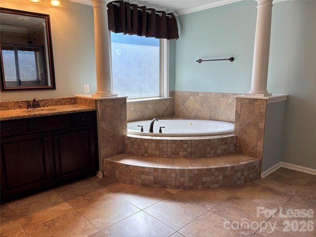 Building Photo - 8811 Tamarron Dr