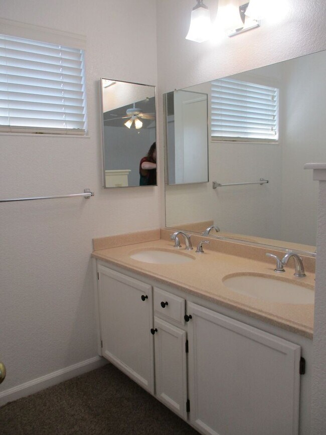 Building Photo - 2618 Valley Oak Way