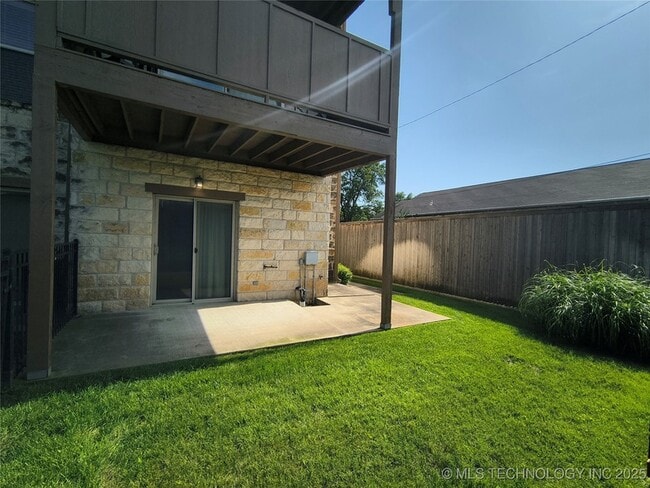 Building Photo - 1331 E 41st Pl