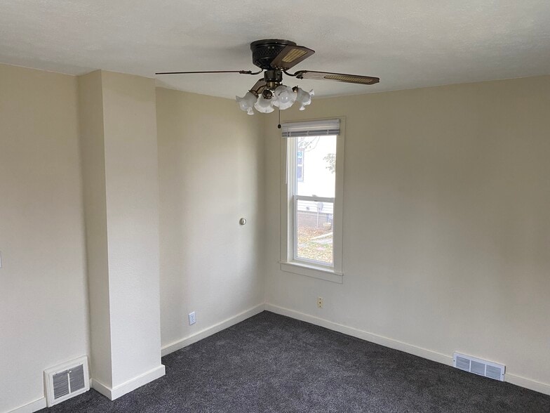 Building Photo - 313 N 8th St