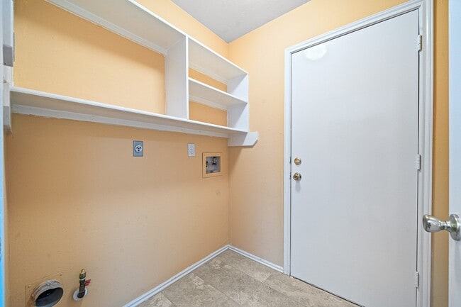 Building Photo - 9135 Reagan Meadow Ct