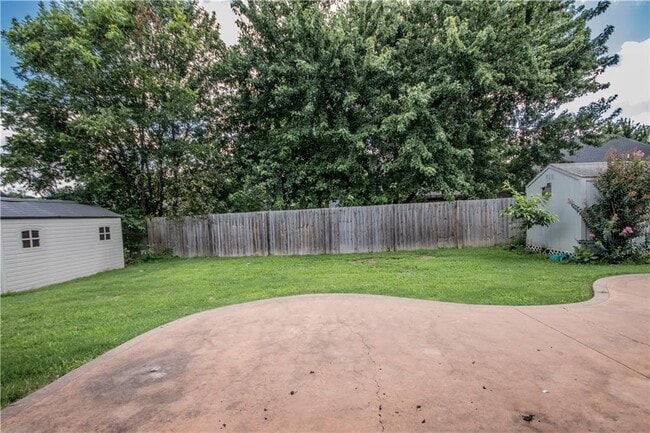 Building Photo - 3903 SW Cherry Rd