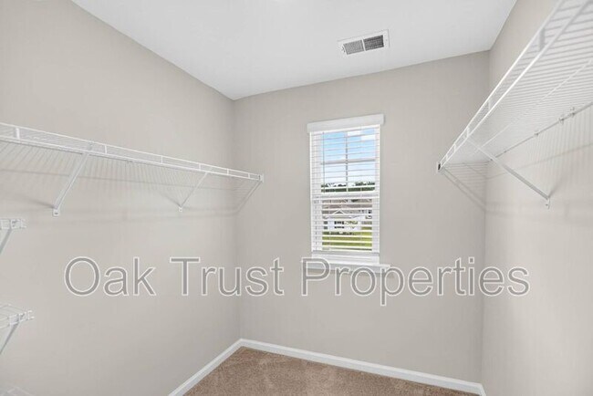 Building Photo - 147 Cloverleaf St