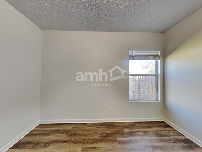 Building Photo - 2661 Fox Creek Dr E