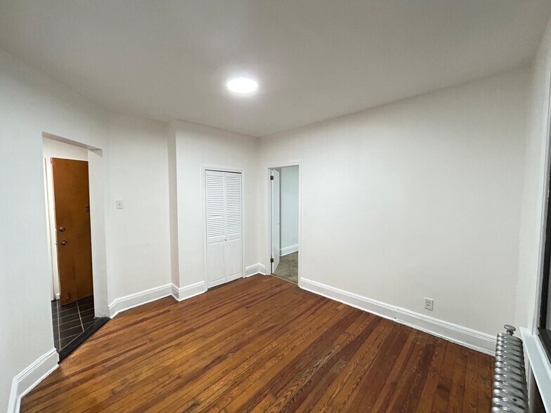 Building Photo - 318 71st St