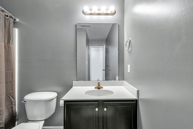 Building Photo - 410 Jasmine Ln