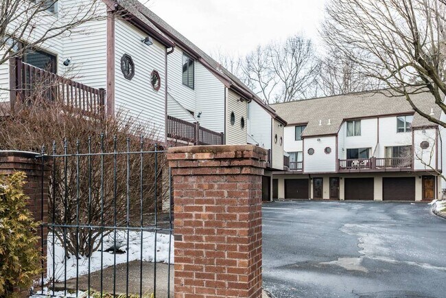 Building Photo - 23 Compton St