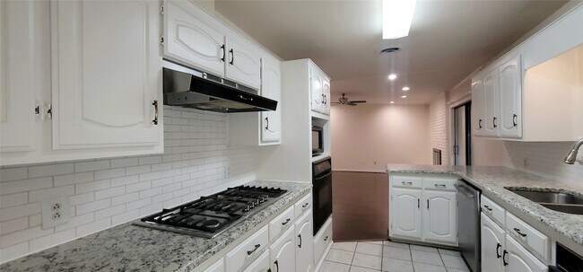 Building Photo - 5624 Woodway Dr