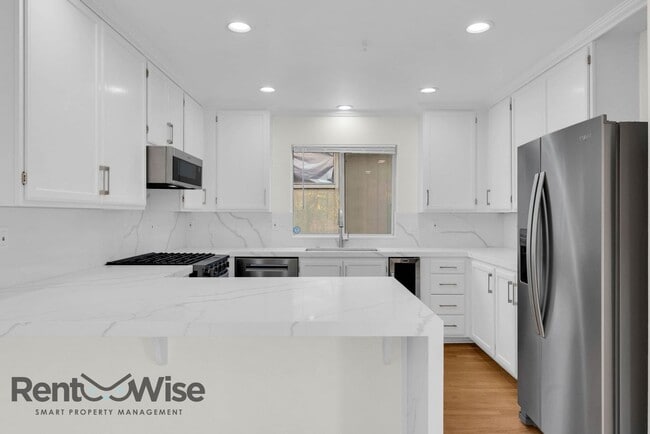 Building Photo - 734 Chestnut St