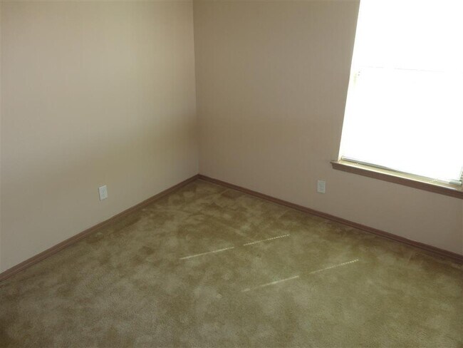 Building Photo - Impeccable Two Story Eastside Home With Re...