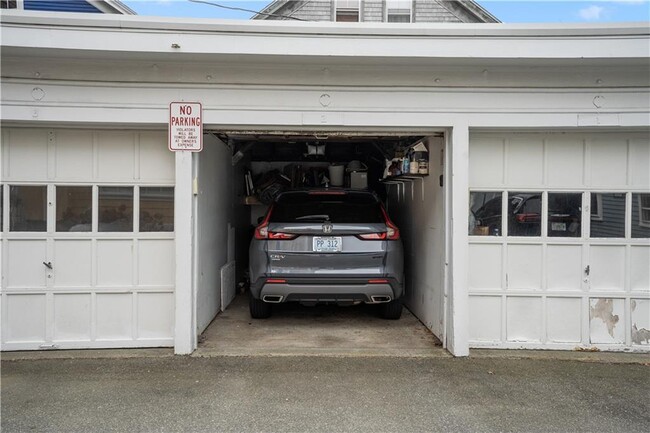 Building Photo - 35 Pelham St