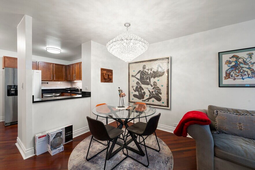 Building Photo - 222 E Pearson St