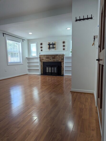 Building Photo - 6625 Harrison Ln