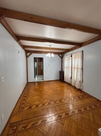 Building Photo - 624 E 26th St