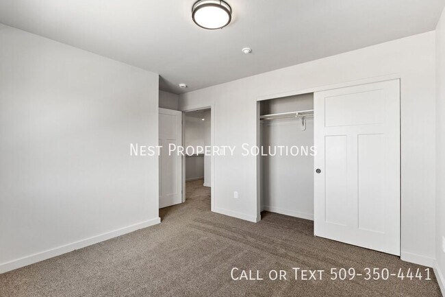 Building Photo - 370 Ivy St NE