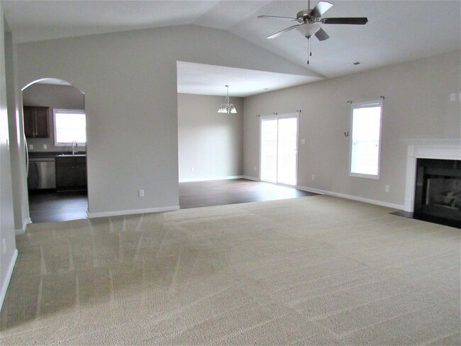 Building Photo - 4 BR 2 BA Carolina Plantations