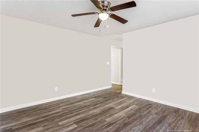 Building Photo - 1089 Essex Pl