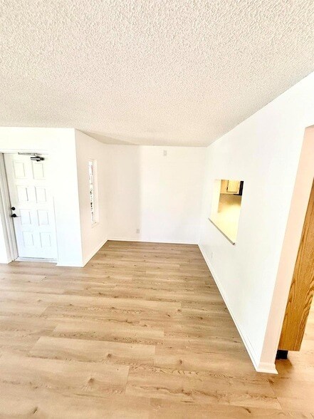 Building Photo - 13750 Oneida Dr