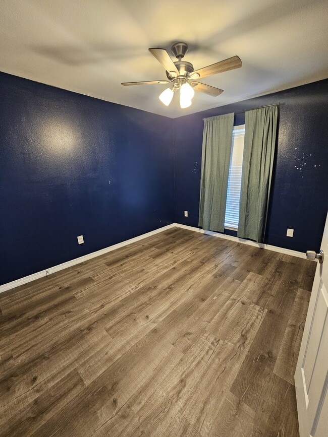 Building Photo - 1229 Northview Dr