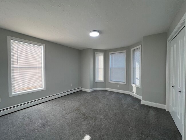 Building Photo - 318 Main St