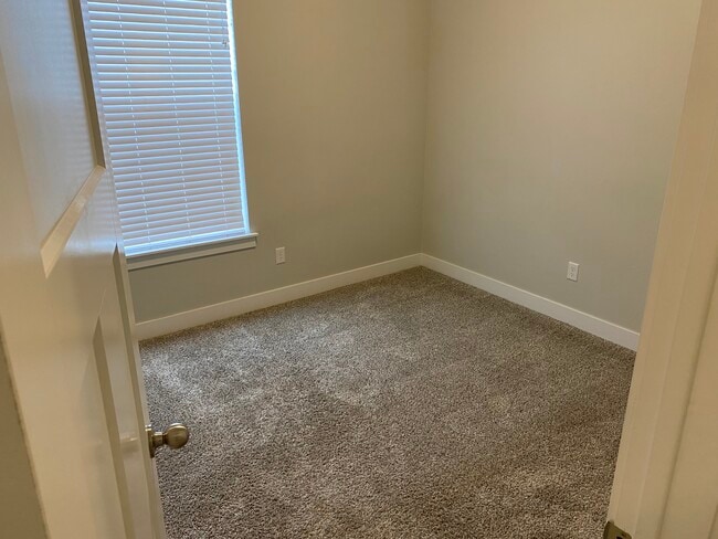 Building Photo - FAROOQUI D-202