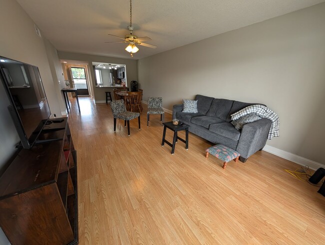 Building Photo - Fairview Vista Point 2 Bed / 2 Bath